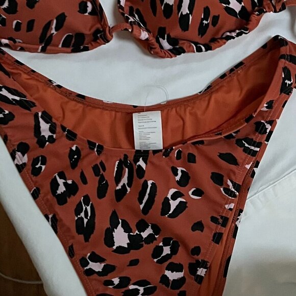 Fabletics Two-Piece Swimsuit in Burnt Ochre Wavy Leo Size M - Picture 3 of 7